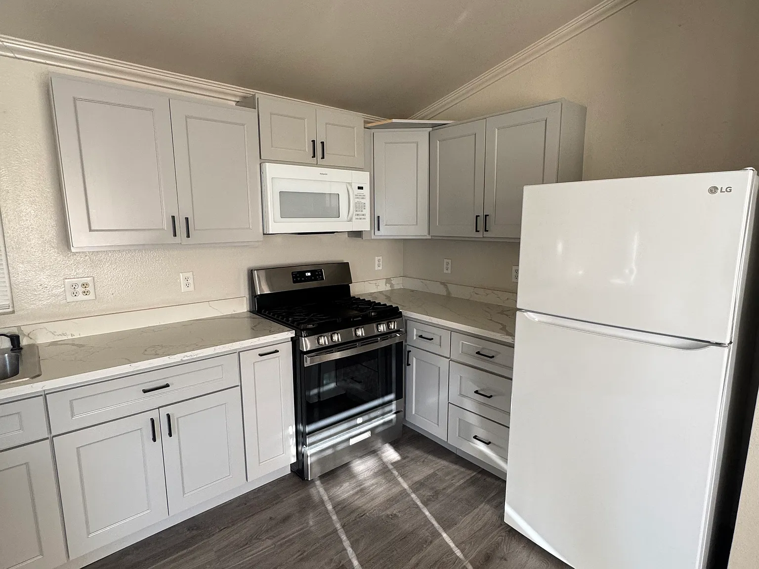 3 bed, 1200 sqft, $1,850 — Photo 2