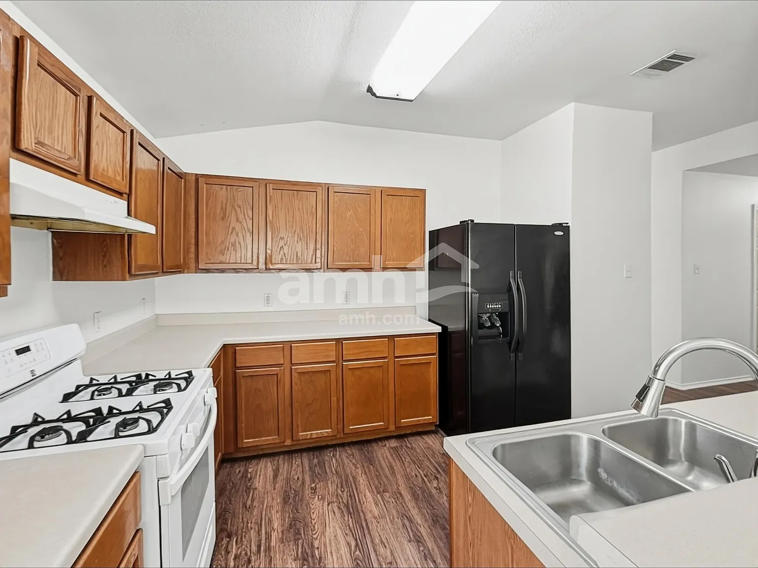 3 bed, 2.0 bath, 1835 sqft, $1,965 — Photo 4