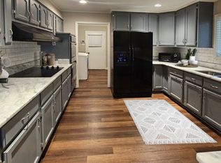 5660 Glade View Dr, Memphis, TN 38120