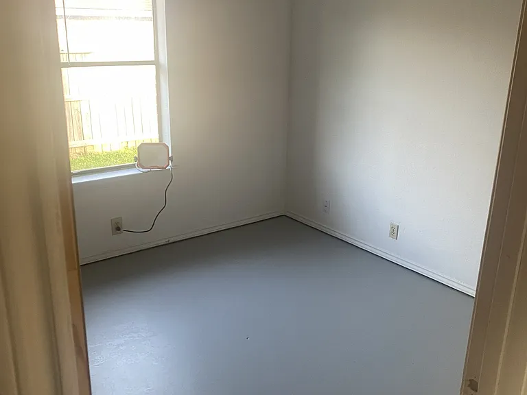 1204 Lindsey Ln #B — Photo 11