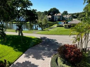 1633 Bridgewood Dr, Boca Raton, FL 33434