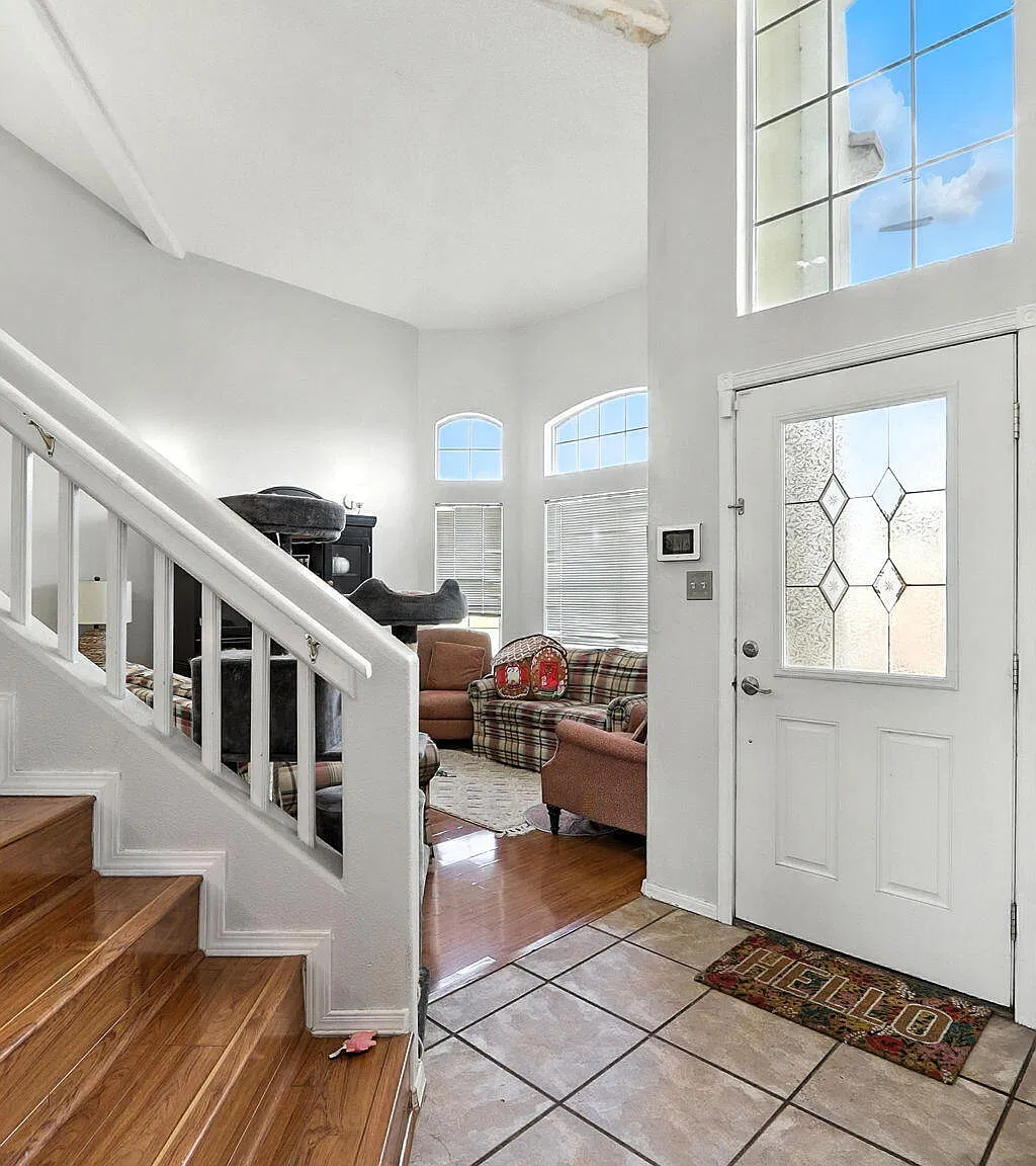 3 bed, 2.5 bath, 1866 sqft, $1,925 — Photo 3