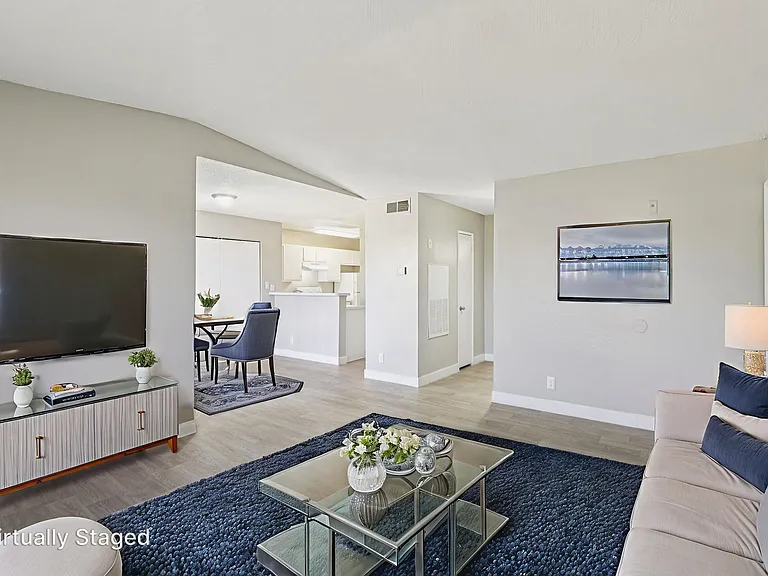 Citrus Apartments — Photo 1