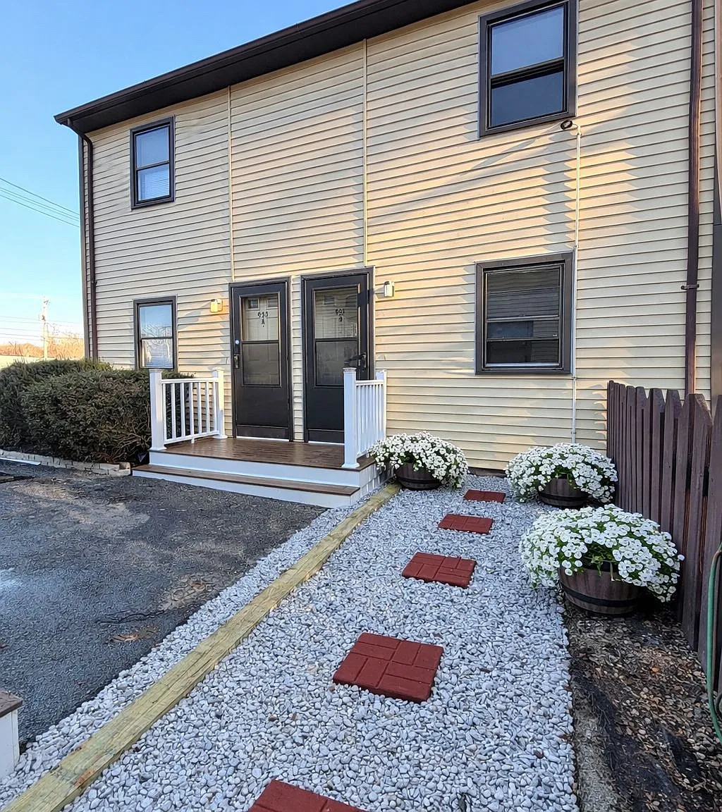 2 bed, $2,300 — Photo 1