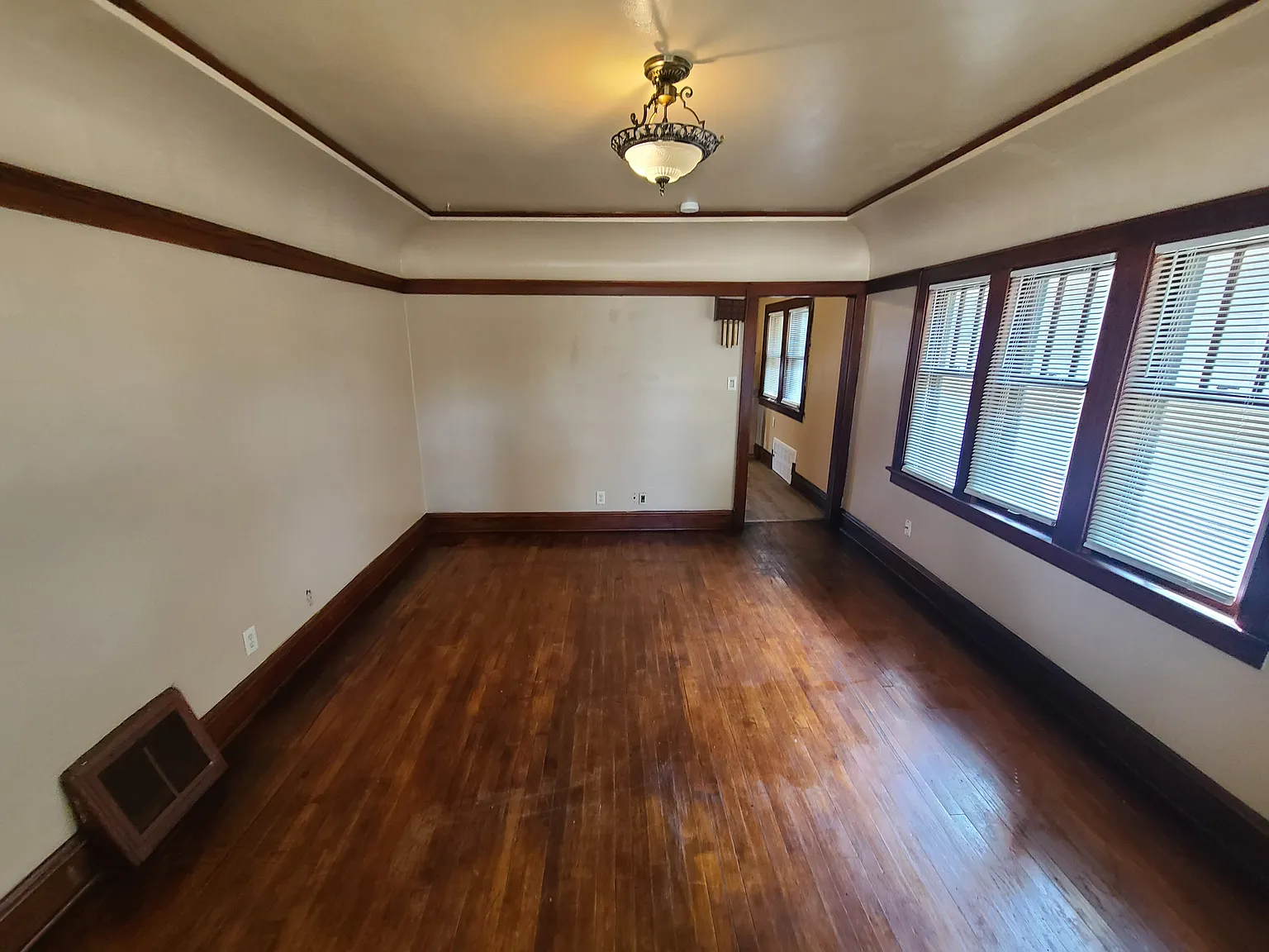 3 bed, $1,600 — Photo 4