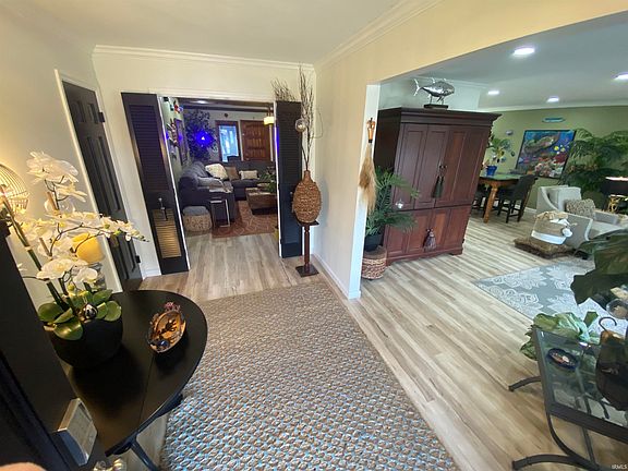 3rd image of 6841 Newburgh Rd