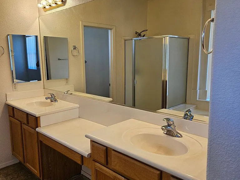 890 E Kyle Ct — Photo 12