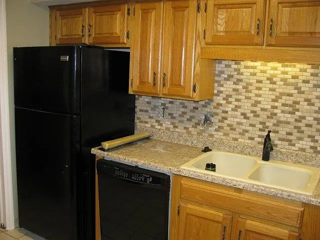 3 bed, 2.5 bath, 2100 sqft, $2,150 — Photo 4