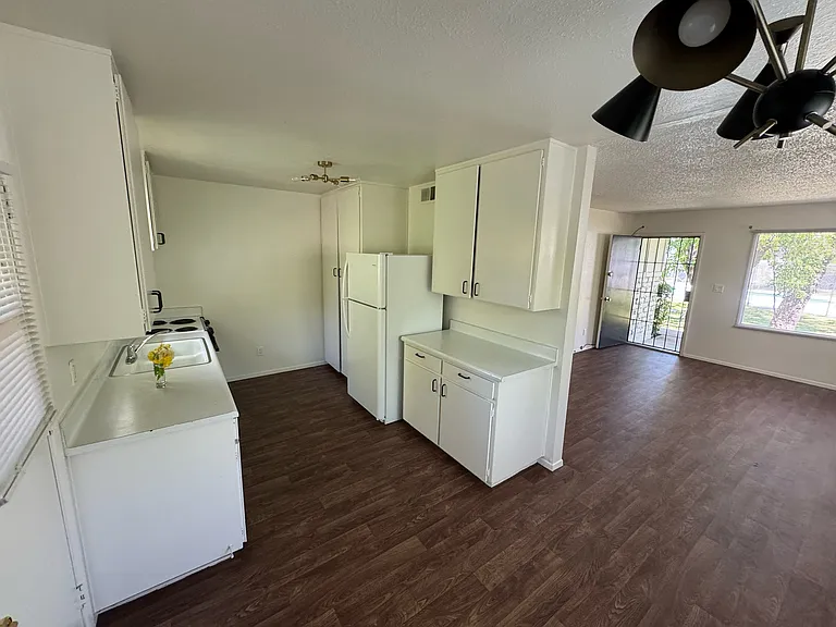 914 W Glendale Ave #7 — Photo 3