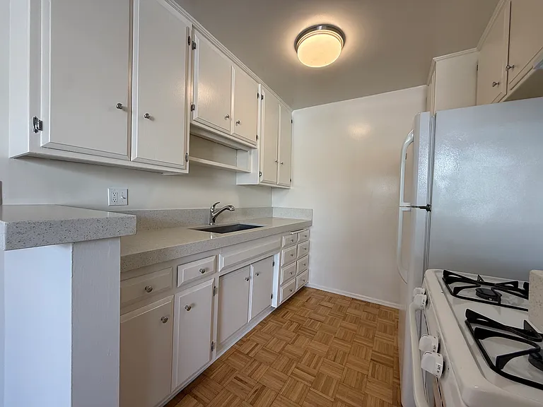 7530 Lexington Ave #15 — Photo 5