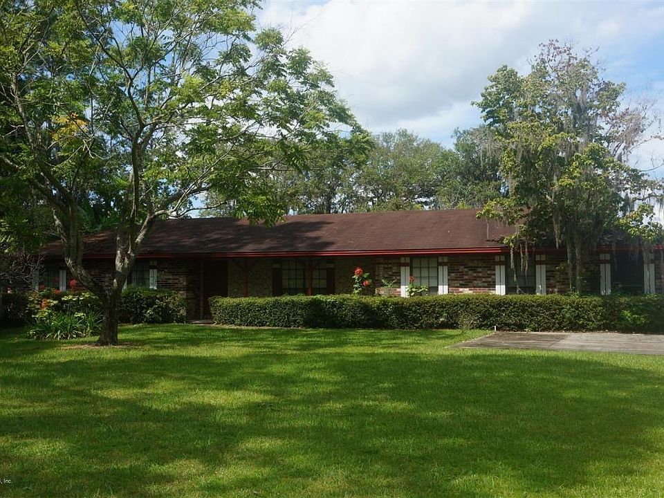 01) Spacious Brick Home