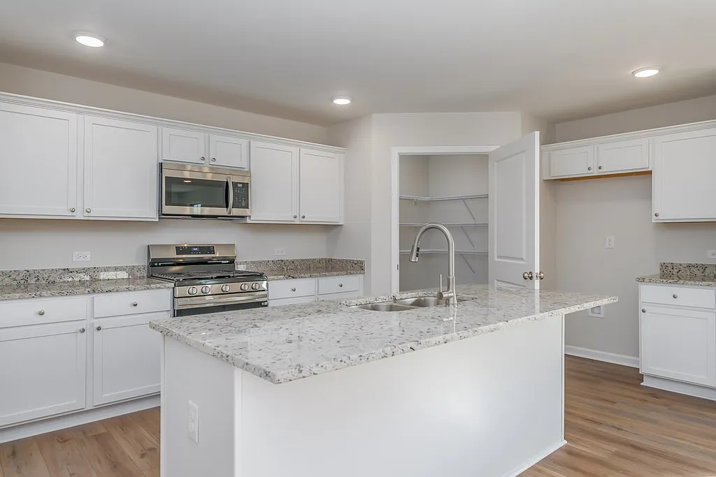 3 bed, 1799 sqft, $2,100 — Photo 3