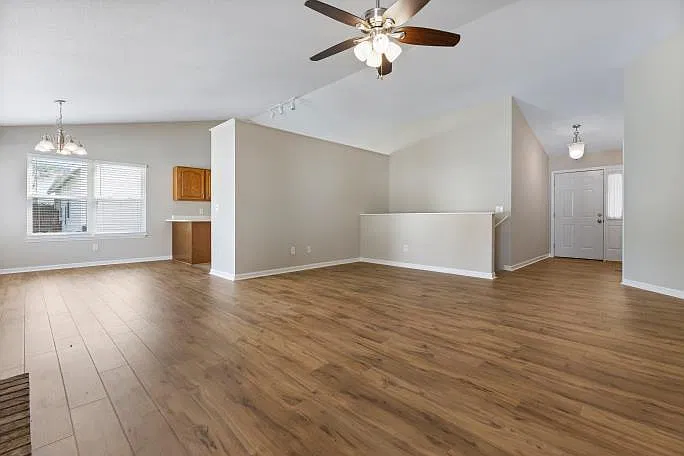 3 bed, 1436 sqft, $2,400 — Photo 1