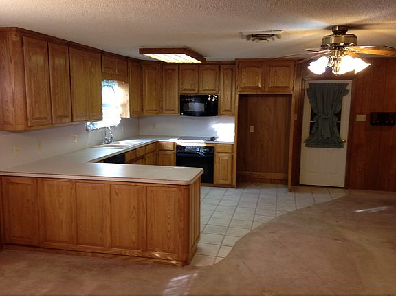 3rd image of 602 Travis Dr