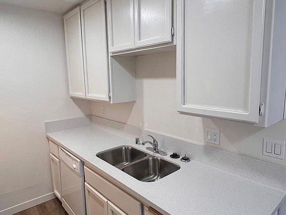 4th image of 4138 Illinois St APT 4
