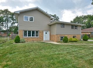 8448 Neenah Ave, Burbank, IL