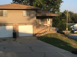 6827 S 45th St, Omaha, NE 68117