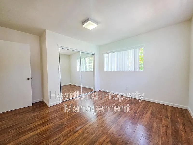 2 bed, 1.0 bath, 800 sqft, $3,300 — Photo 4