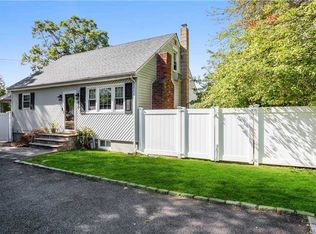 2396 Feuereisen Ave, Ronkonkoma, NY 11779