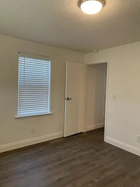 2 bed, 900 sqft, $1,600 — Photo 2