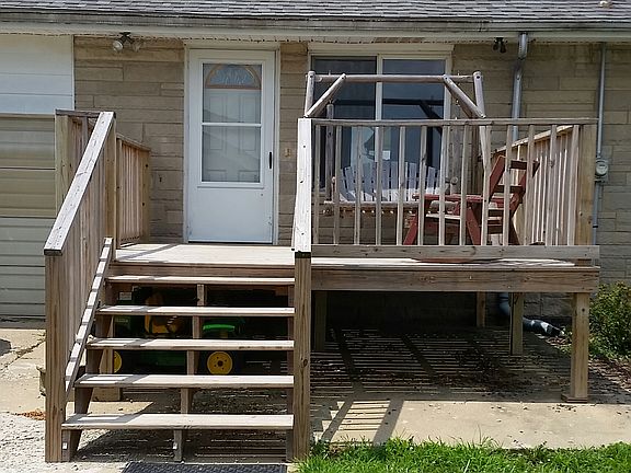 Deck at side of house