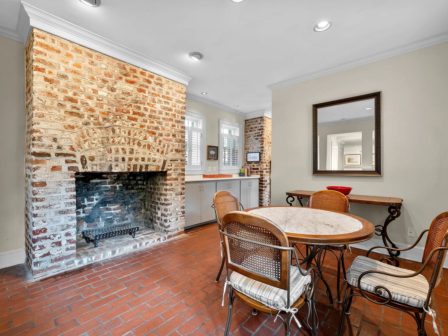 2 bed, 2000 sqft, $5,500 — Photo 2