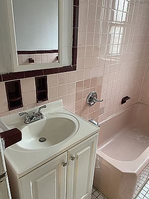 5th image of 917 Sheridan Ave APT 7B
