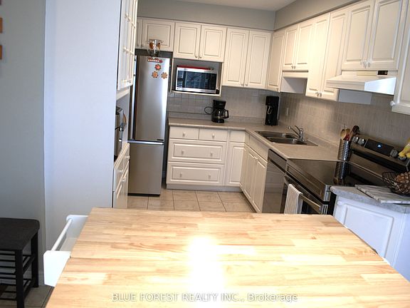 4th image of 410 Ambleside Dr #3