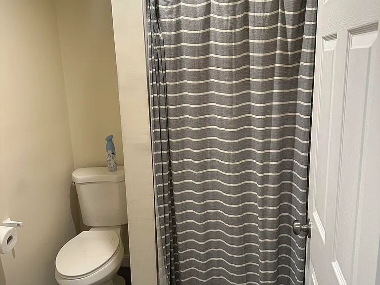 527 E 3rd St #2R — Photo 5