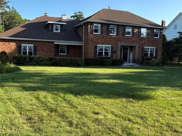 348 Middle Road, Bayport, NY 11705