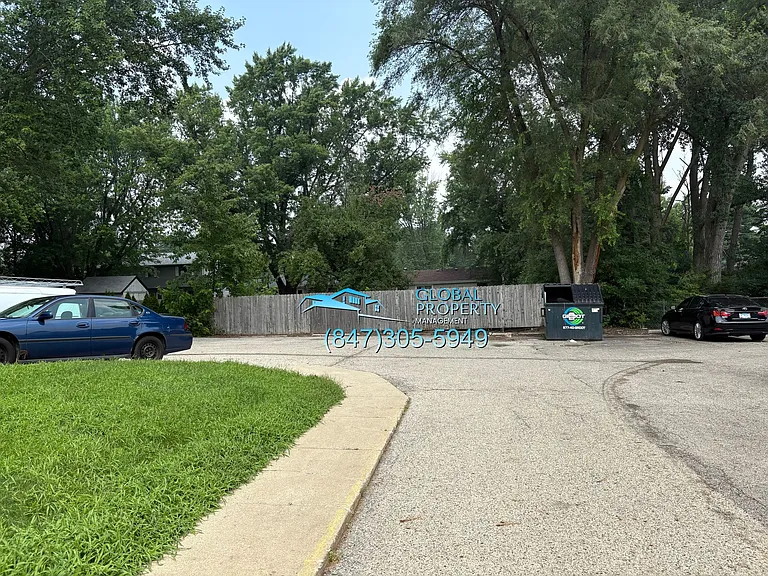 260 E Grand Ave — Photo 5