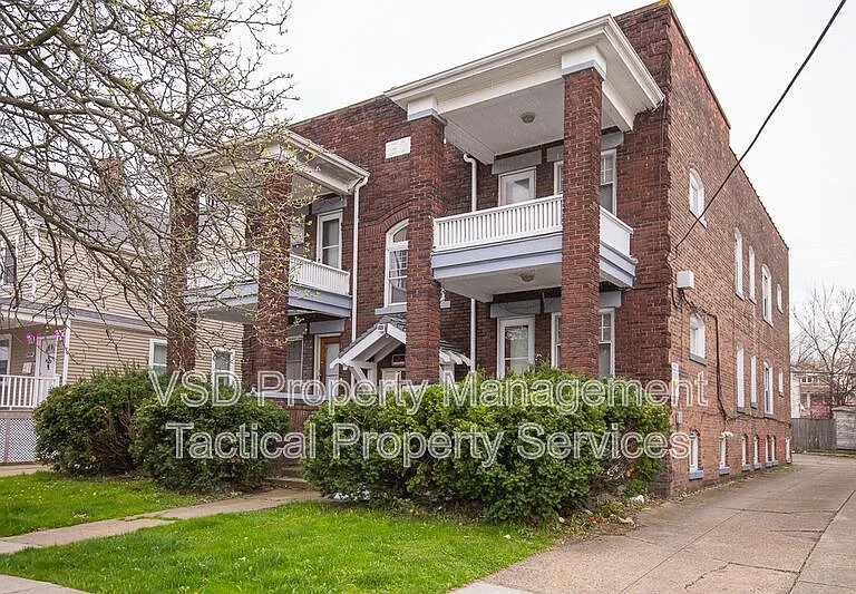 2048 W 98th St #6 — Photo 2