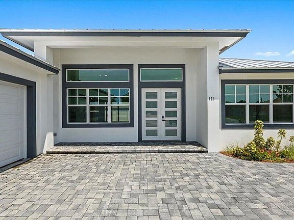 3rd image of 121 SW SEA LION Road