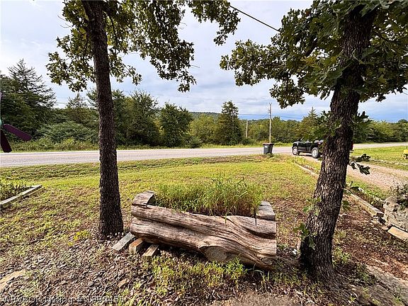3rd image of 4908 Slaytonville Rd