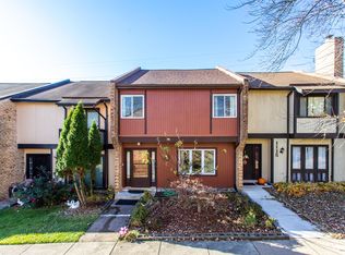 1113 Shannon Pl, Herndon, VA 20170