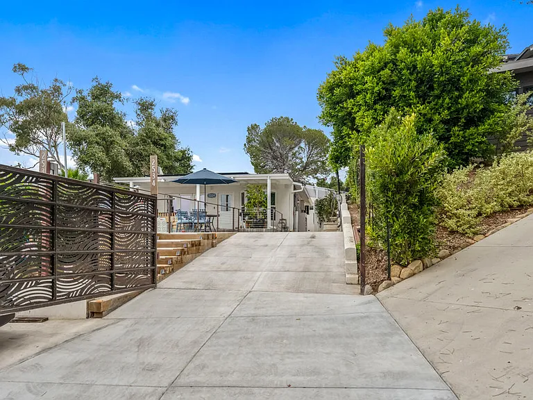 2534 Whitney Ave #A — Photo 33