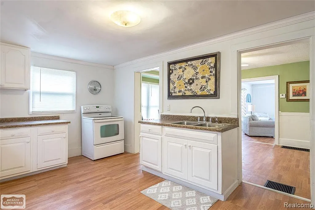 107 East Perry Street - 1 — Photo 3