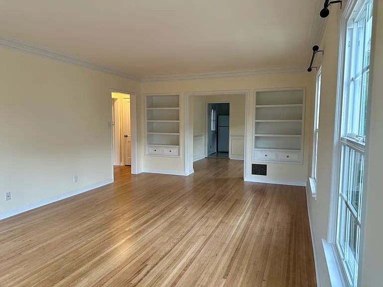 Very spacious living area