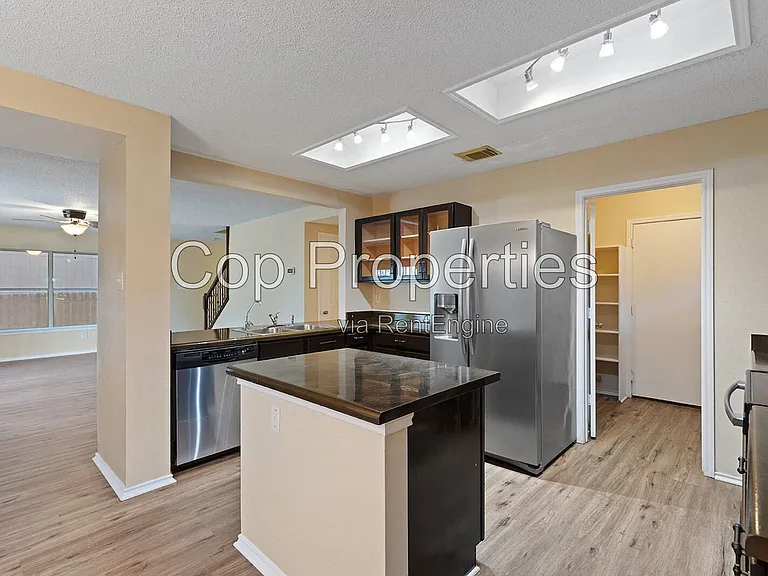 8118 Stagwood Hl — Photo 6
