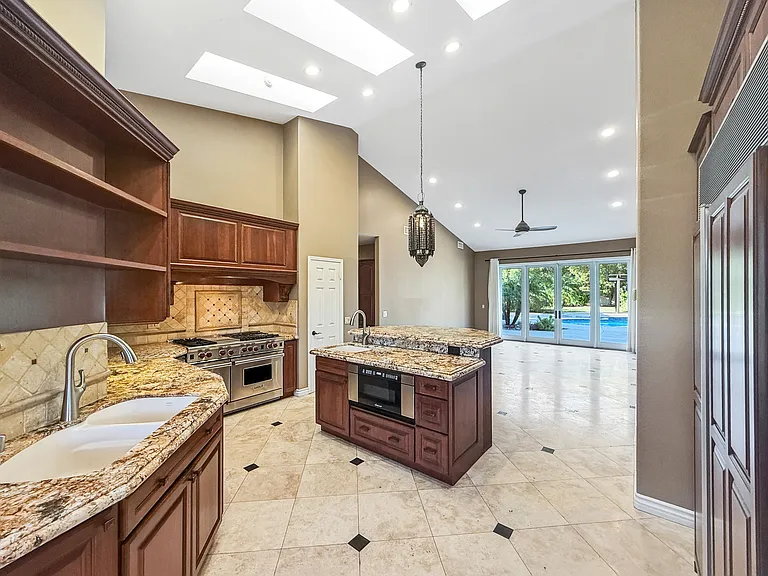 14212 Sandhill Rd — Photo 11