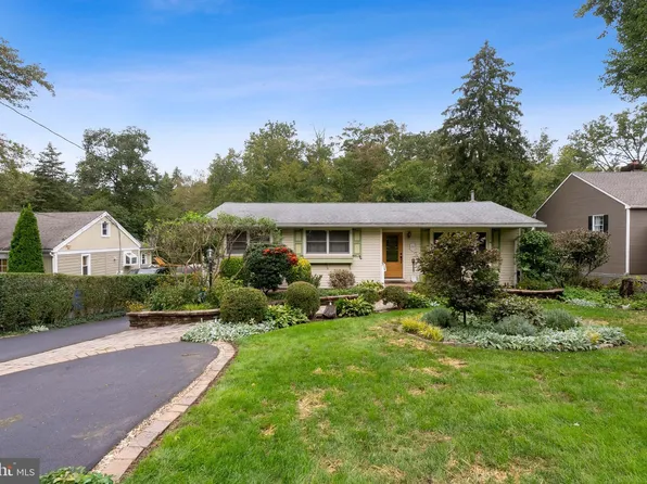 112 W College Ave, Yardley, PA 19067