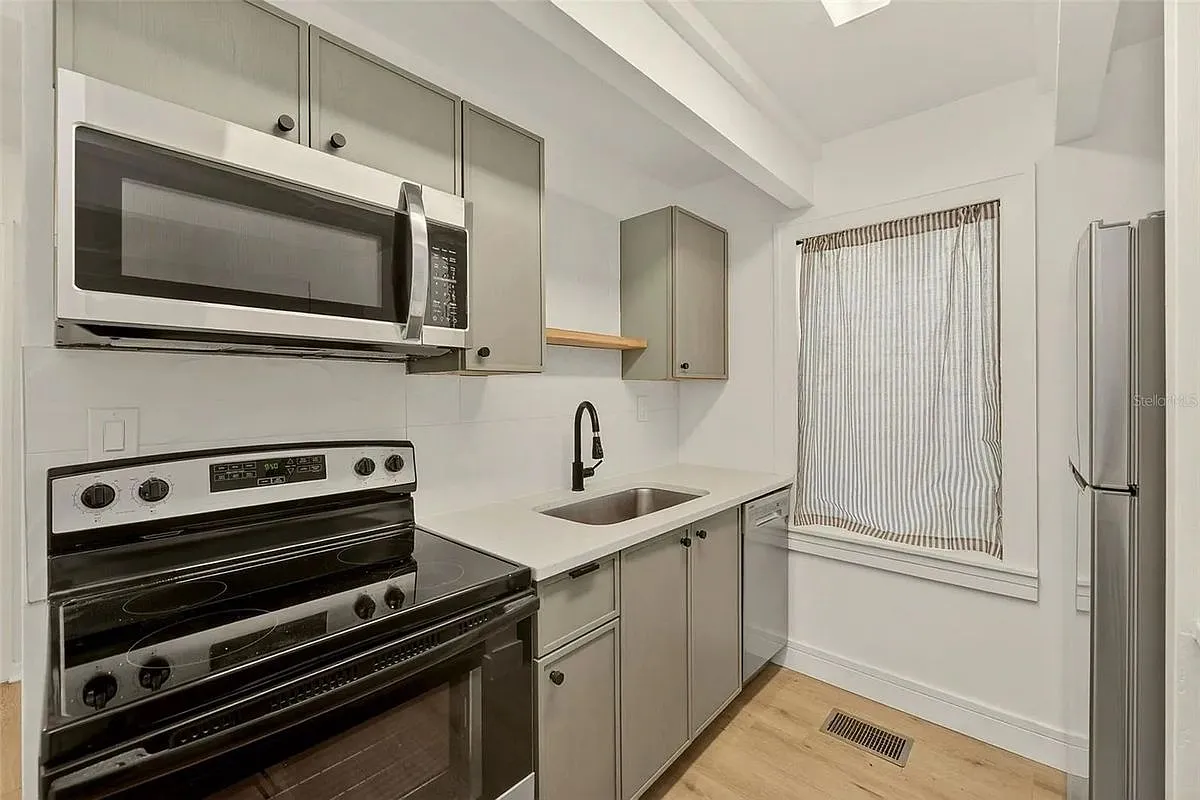 2 bed, 1.0 bath, 1131 sqft, $2,600 — Photo 4