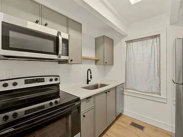 925 16th Ave N #1 — Photo 3