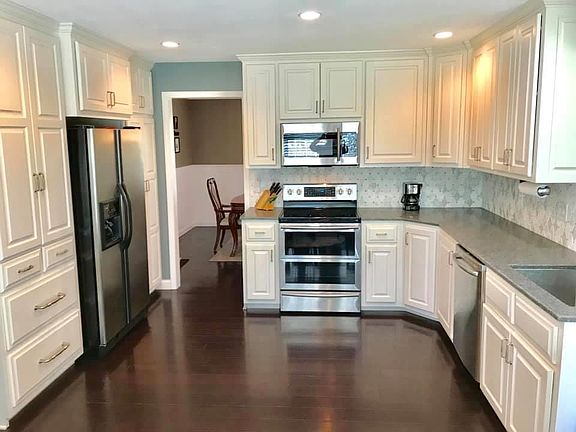 4th image of 1309 NE Oakwood Dr