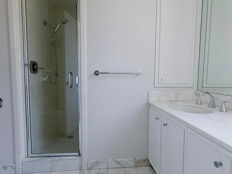 44 Bayview Ave — Photo 23