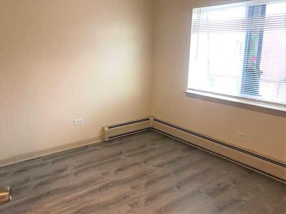 4th image of 10006 Holly Ln