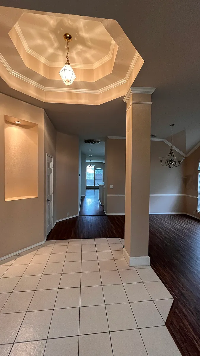 Building Photo - 2440 Ravenhurst Dr