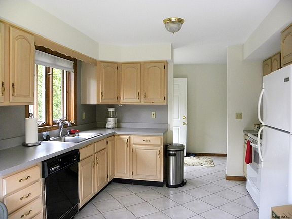 4th image of 7B Pineview Ct
