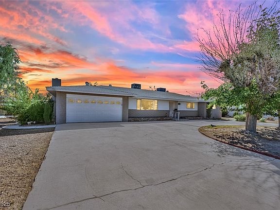 4th image of 1310 N Tonopah Dr