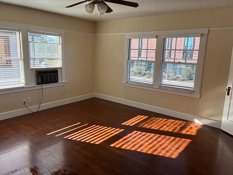2060 Sutterville Rd — Photo 4